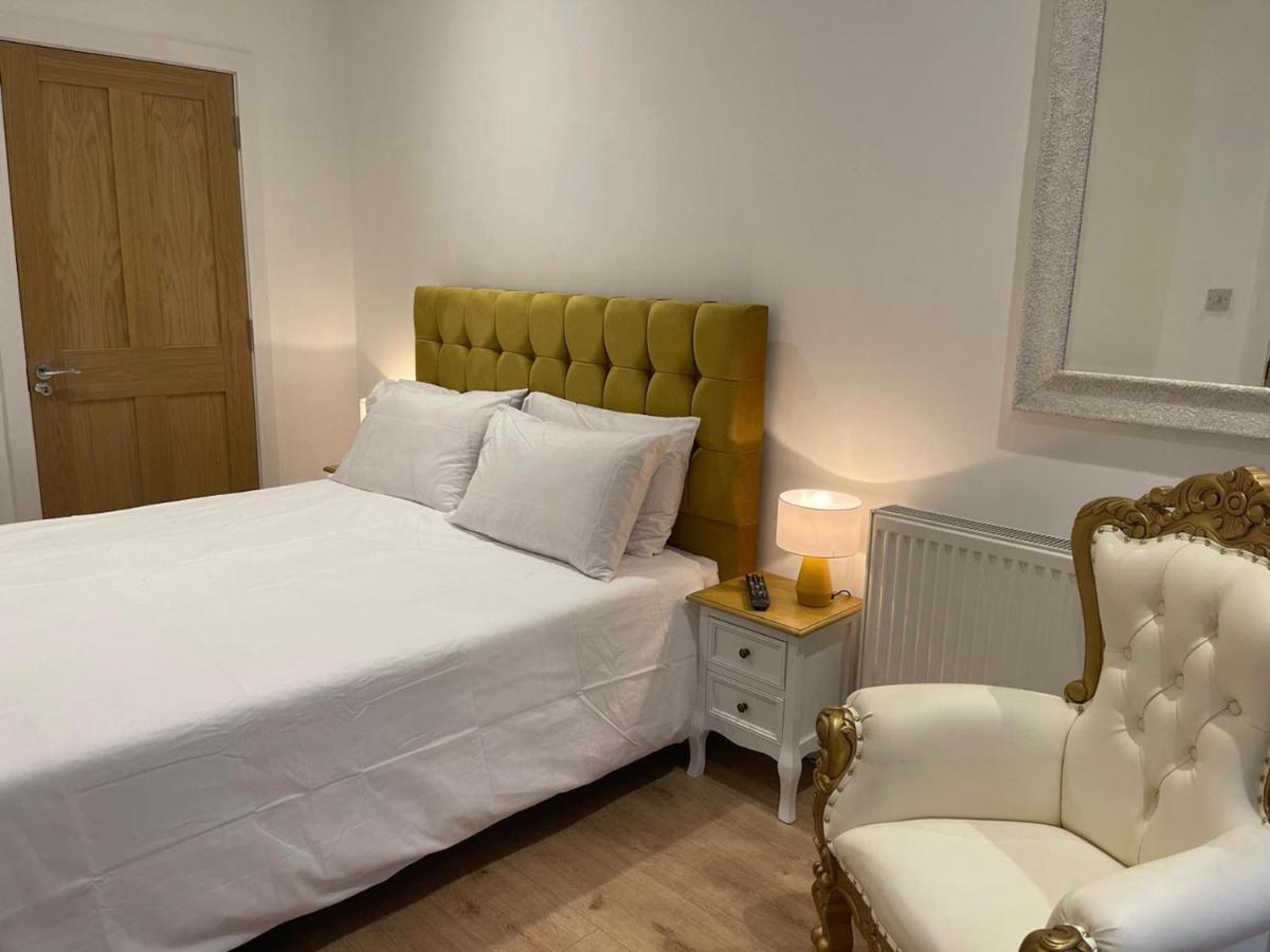 Apartament Bagshot Pennyhill Camberley Ascot Luxury 2 Beds 1 Bath Sleeps 4 Pets Ok Permit Parking Zewnętrze zdjęcie