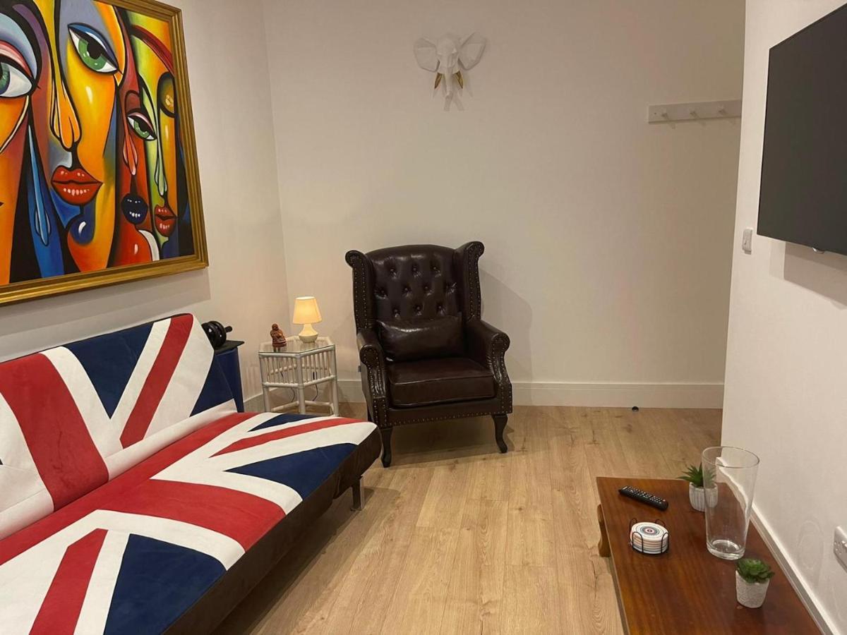 Apartament Bagshot Pennyhill Camberley Ascot Luxury 2 Beds 1 Bath Sleeps 4 Pets Ok Permit Parking Zewnętrze zdjęcie