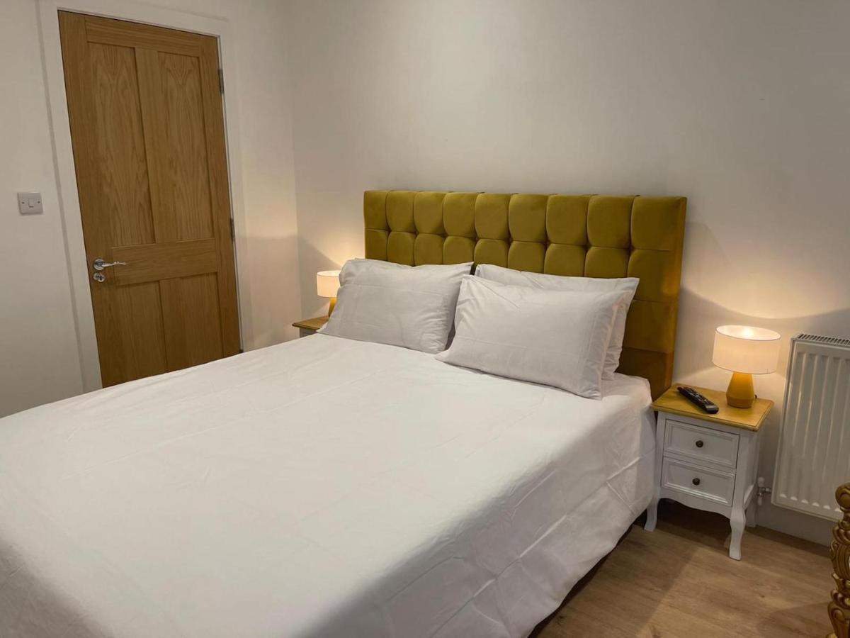 Apartament Bagshot Pennyhill Camberley Ascot Luxury 2 Beds 1 Bath Sleeps 4 Pets Ok Permit Parking Zewnętrze zdjęcie