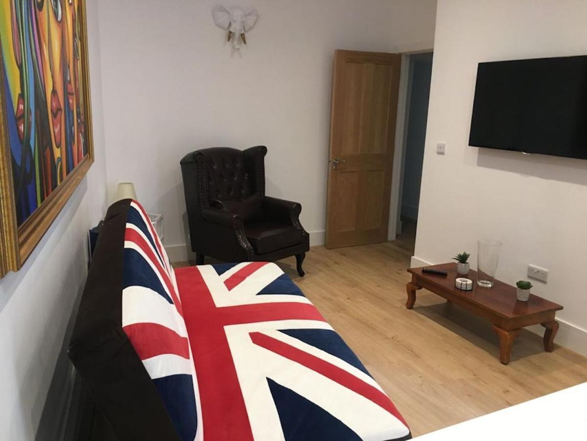 Apartament Bagshot Pennyhill Camberley Ascot Luxury 2 Beds 1 Bath Sleeps 4 Pets Ok Permit Parking Zewnętrze zdjęcie