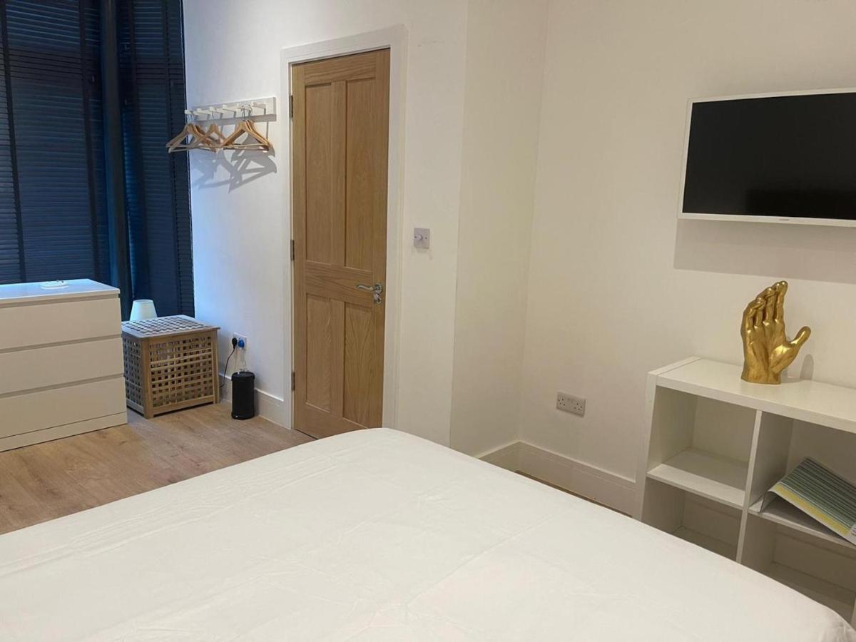 Apartament Bagshot Pennyhill Camberley Ascot Luxury 2 Beds 1 Bath Sleeps 4 Pets Ok Permit Parking Zewnętrze zdjęcie